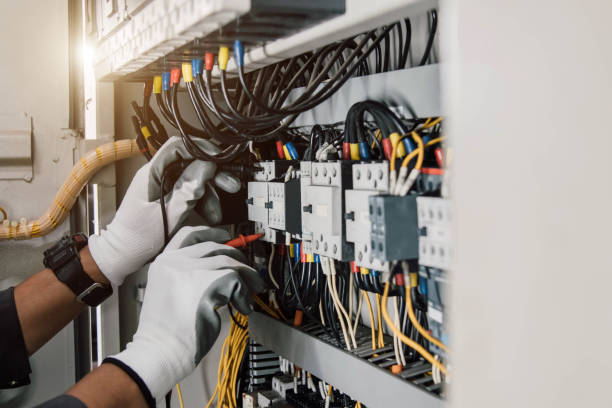 Best 24-Hour Electrician  in Ashwaubenon, WI